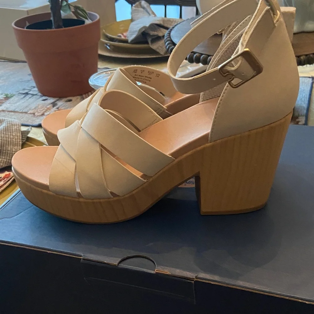 Dr. Scholl's Blissful Platform Sandal Size 7